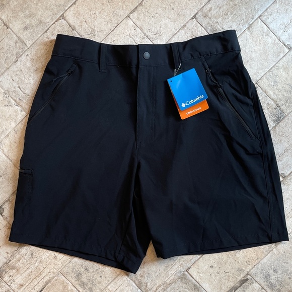 Columbia Men's Cargo Shorts in Black - Picture 1 of 12